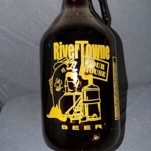 River Towne Pour House Beer Glass 64 Fl Oz Bottle Great Condition Collectible US